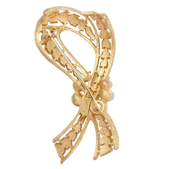 Trifari Crown Over T Gold Tone Faux Pearl Leafy Ribbon Knot Textured Brooch E122 - Picture 6 of 10
